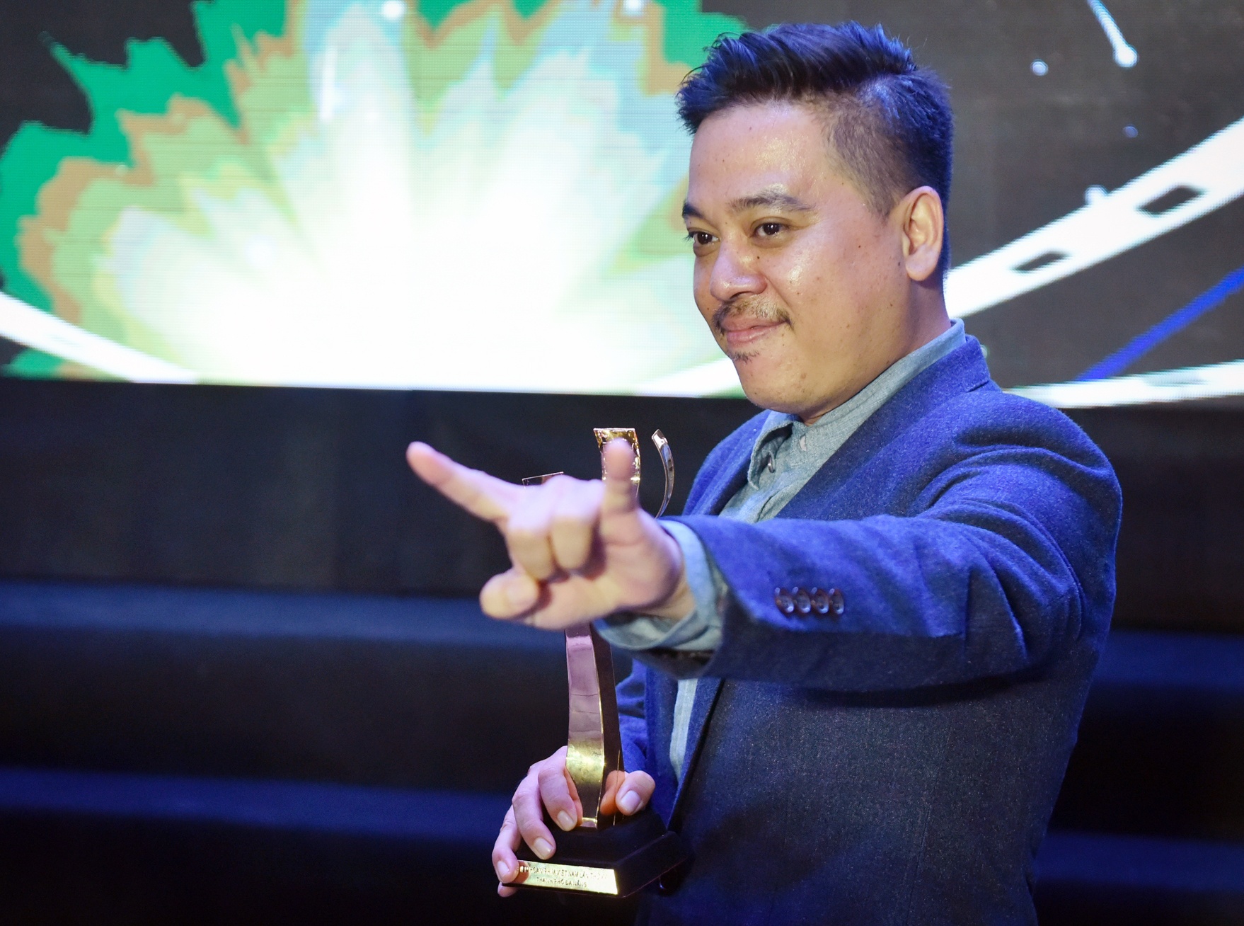 Dao dien Le Thanh Son noi gi sau khi ‘Em chua 18’ thang Bong sen vang? hinh anh