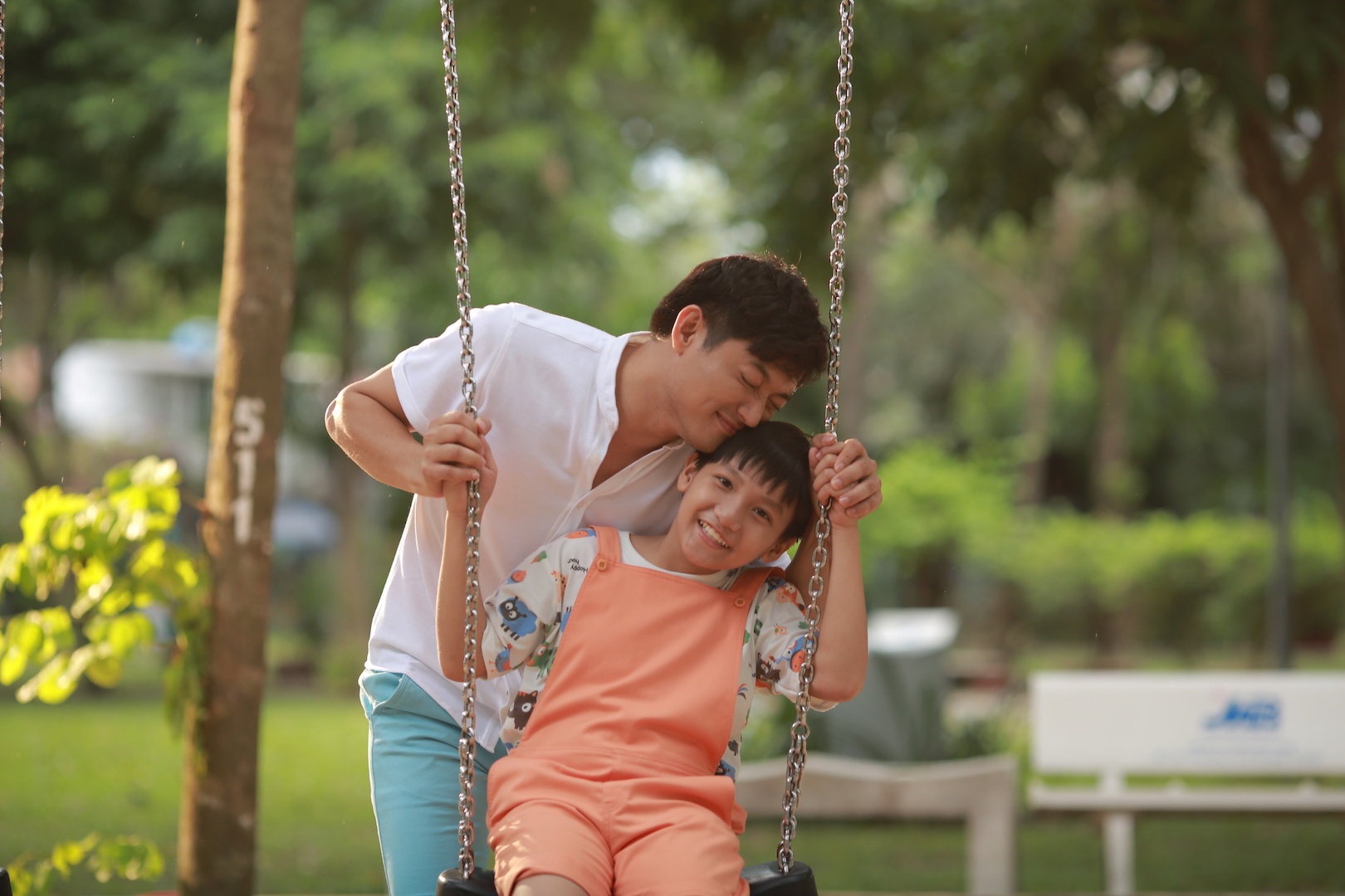 Trailer bo phim 'O day co nang' hinh anh