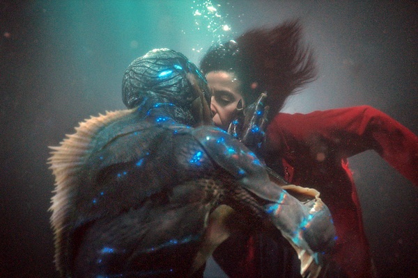 Phim co gai cam yeu thuy quai gianh loi the lon tren duong dua Oscar hinh anh