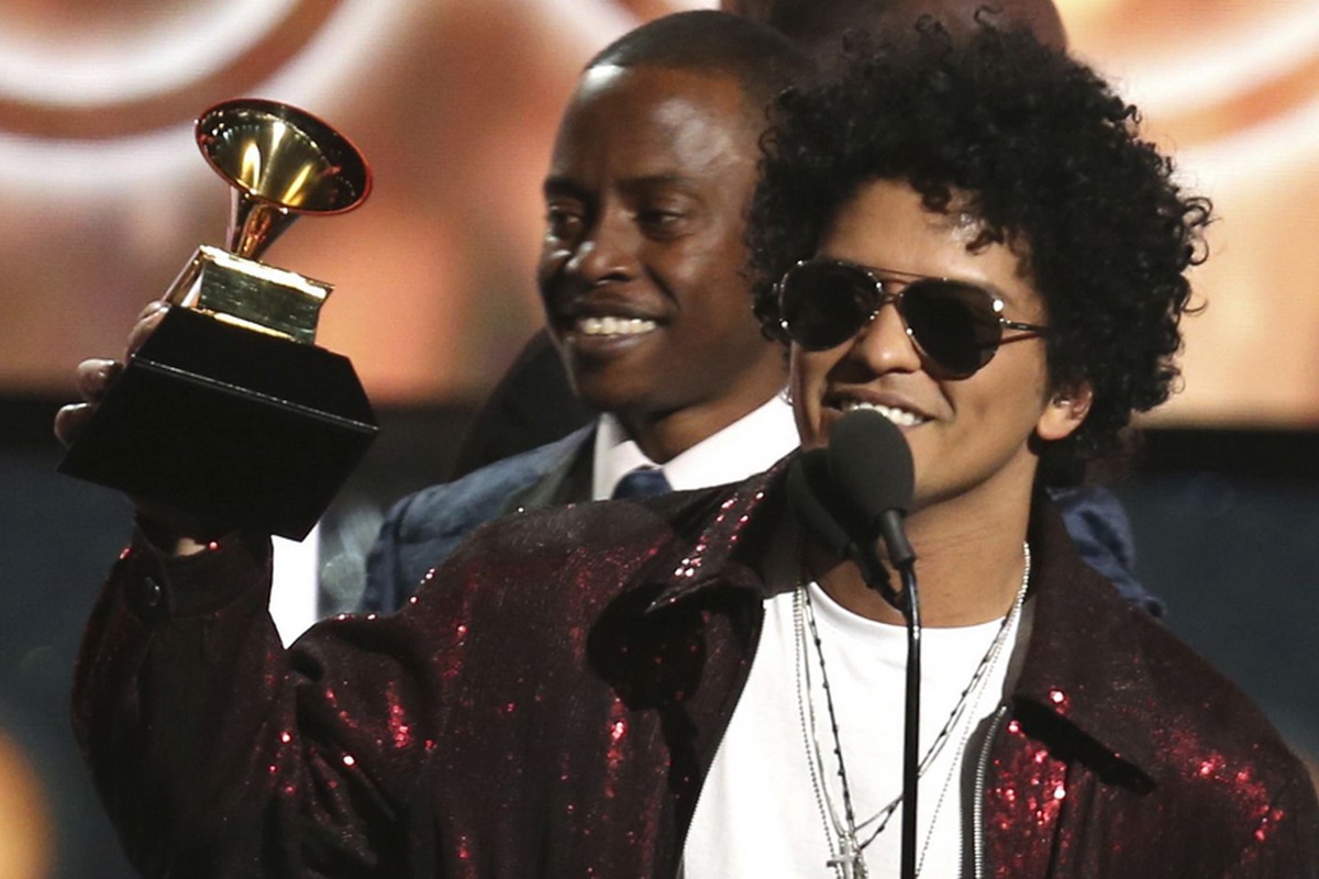 Grammy 2018: Vuot qua ‘Despacito’, Bruno Mars gianh thang loi vang doi hinh anh