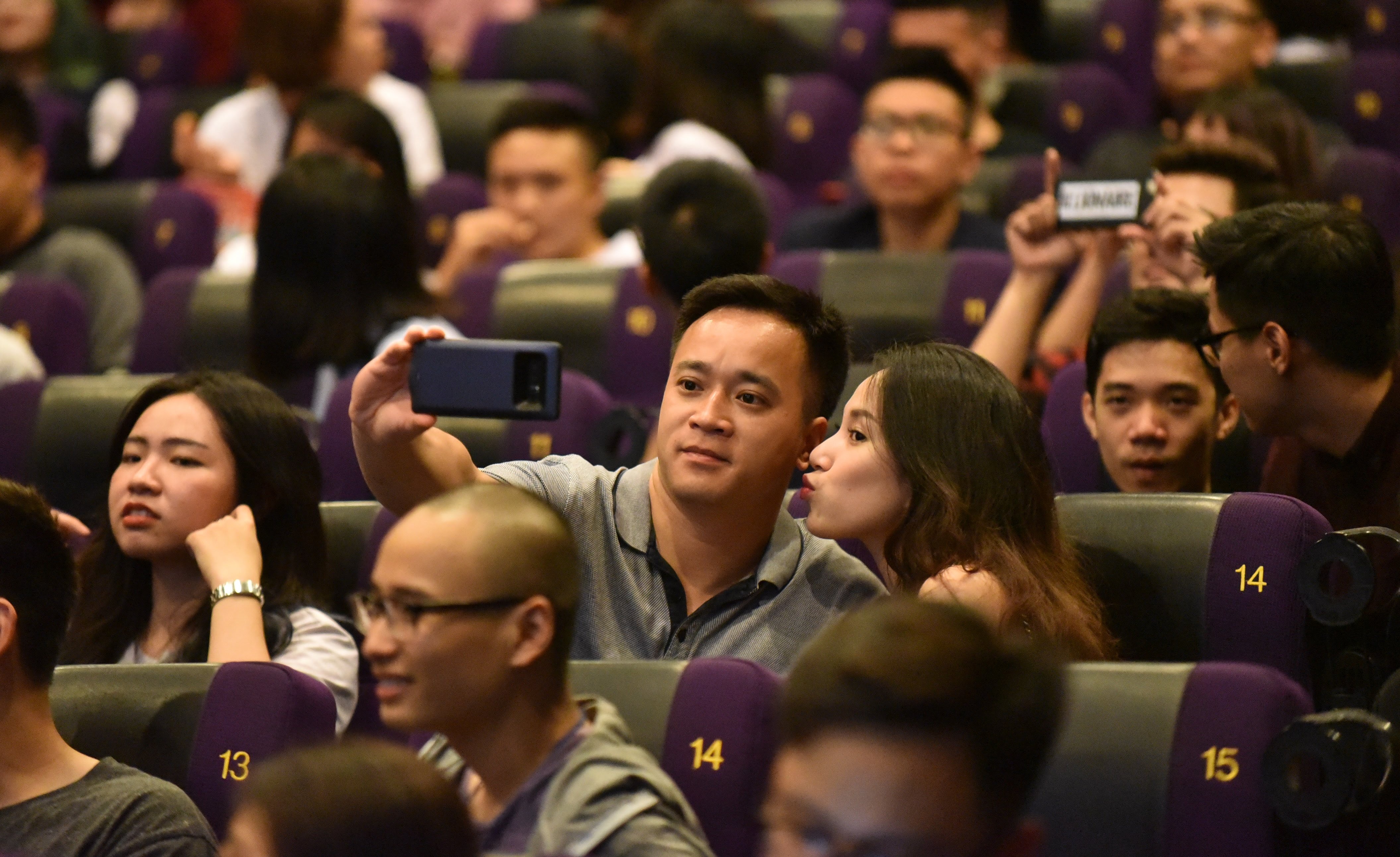 Fan thue tron phong chieu ‘Avengers: Infinity War’ giua luc sot ve hinh anh