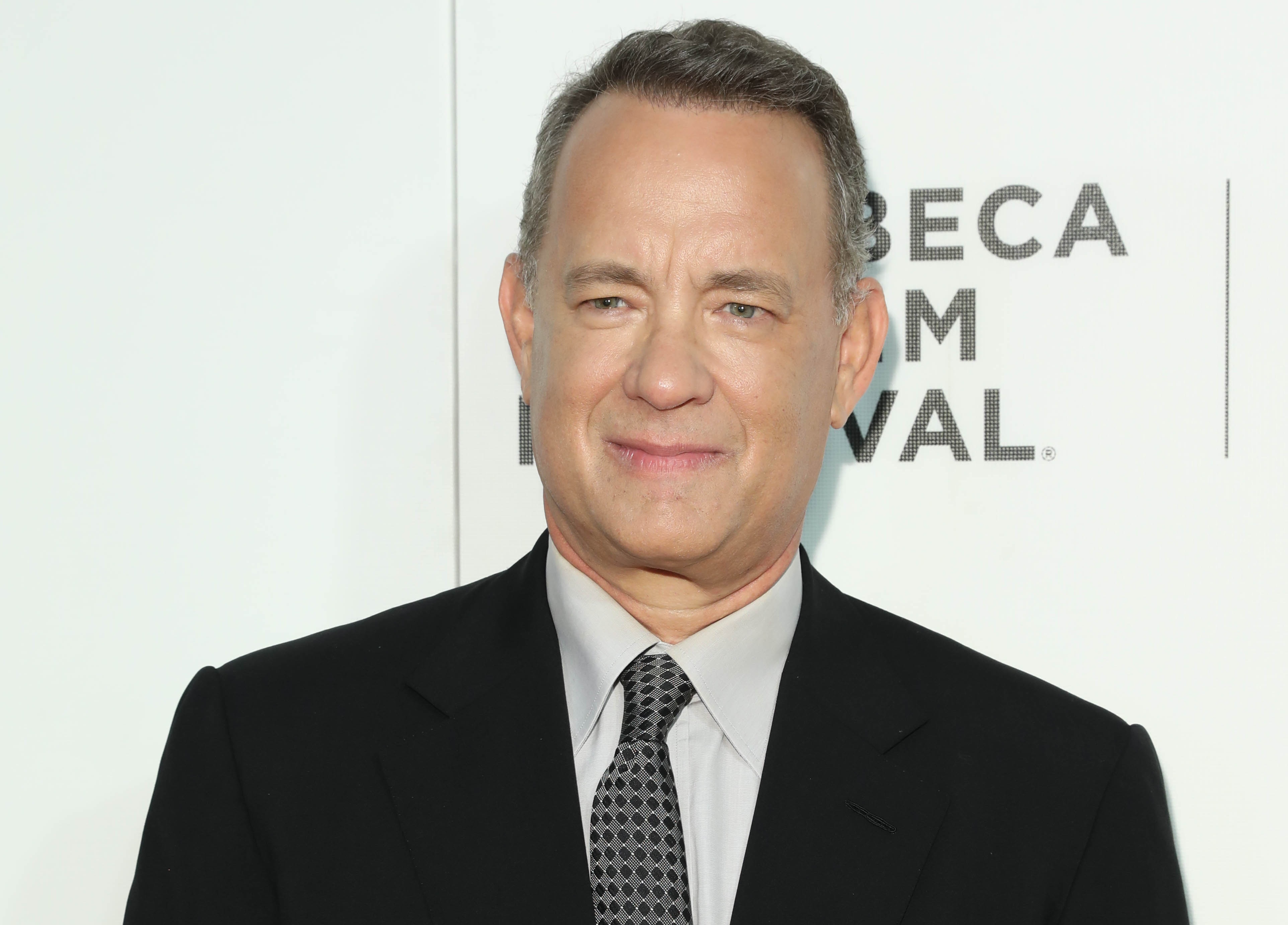 Tom Hanks vao vai nguoi cuoi cung con sot lai tren Trai dat hinh anh