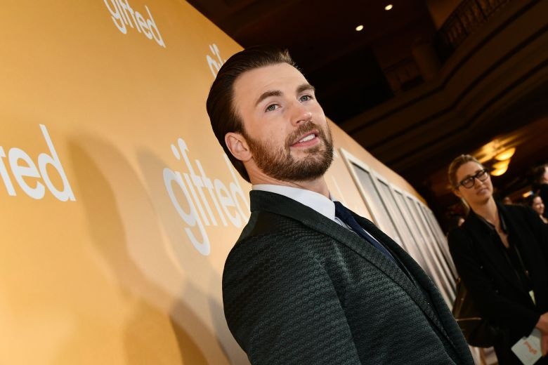 'Captain America' Chris Evans thu suc voi dong phim tham hoa hinh anh