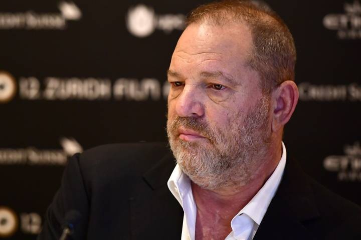 Harvey Weinstein sap bi bat giu vi vu ep quan he tinh duc bang mieng hinh anh