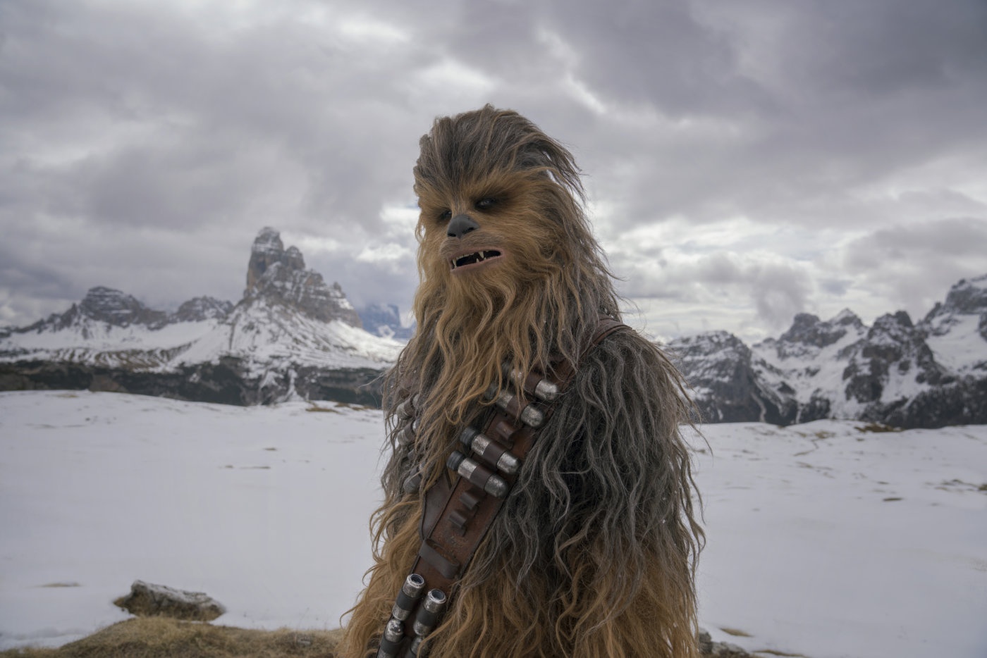 ‘Solo: Star Wars ngoai truyen’ chat vat giu ngoi dau phong ve Bac My hinh anh