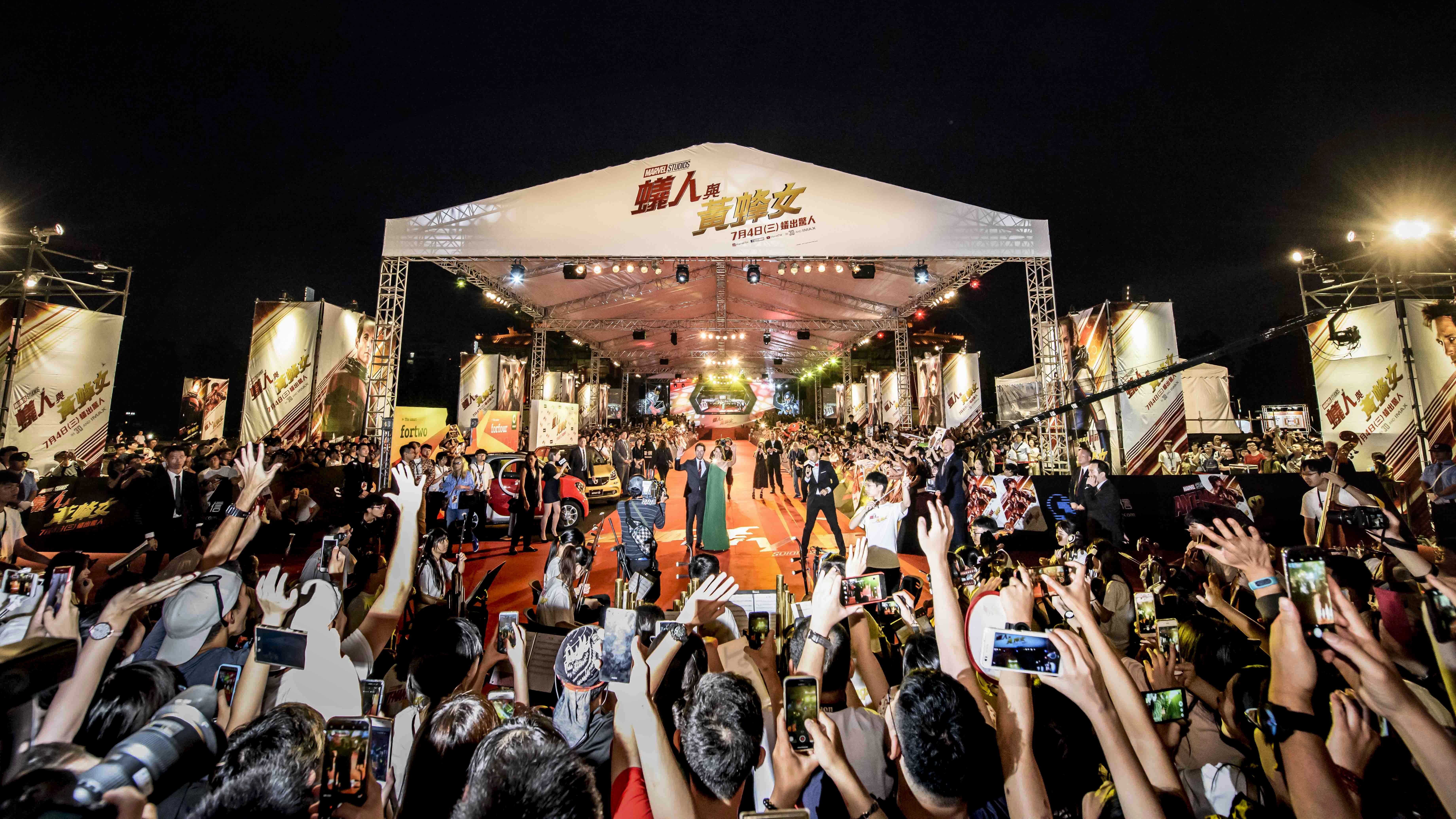 Bau khong khi su kien tham do phim 'Nguoi Kien va Chien binh Ong' hinh anh