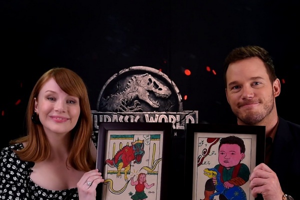 Dan sao 'The gioi khung long 2' nhan tranh Dong Ho hinh anh