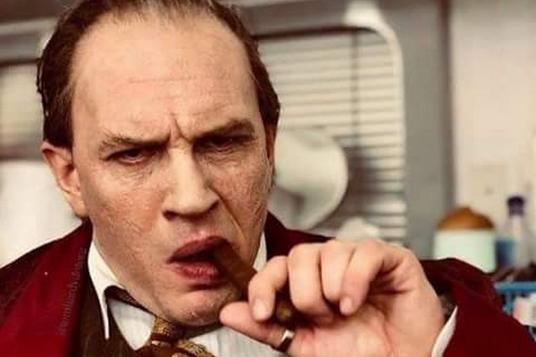 Tom Hardy lot xac khi hoa than ong trum Al Capone hinh anh