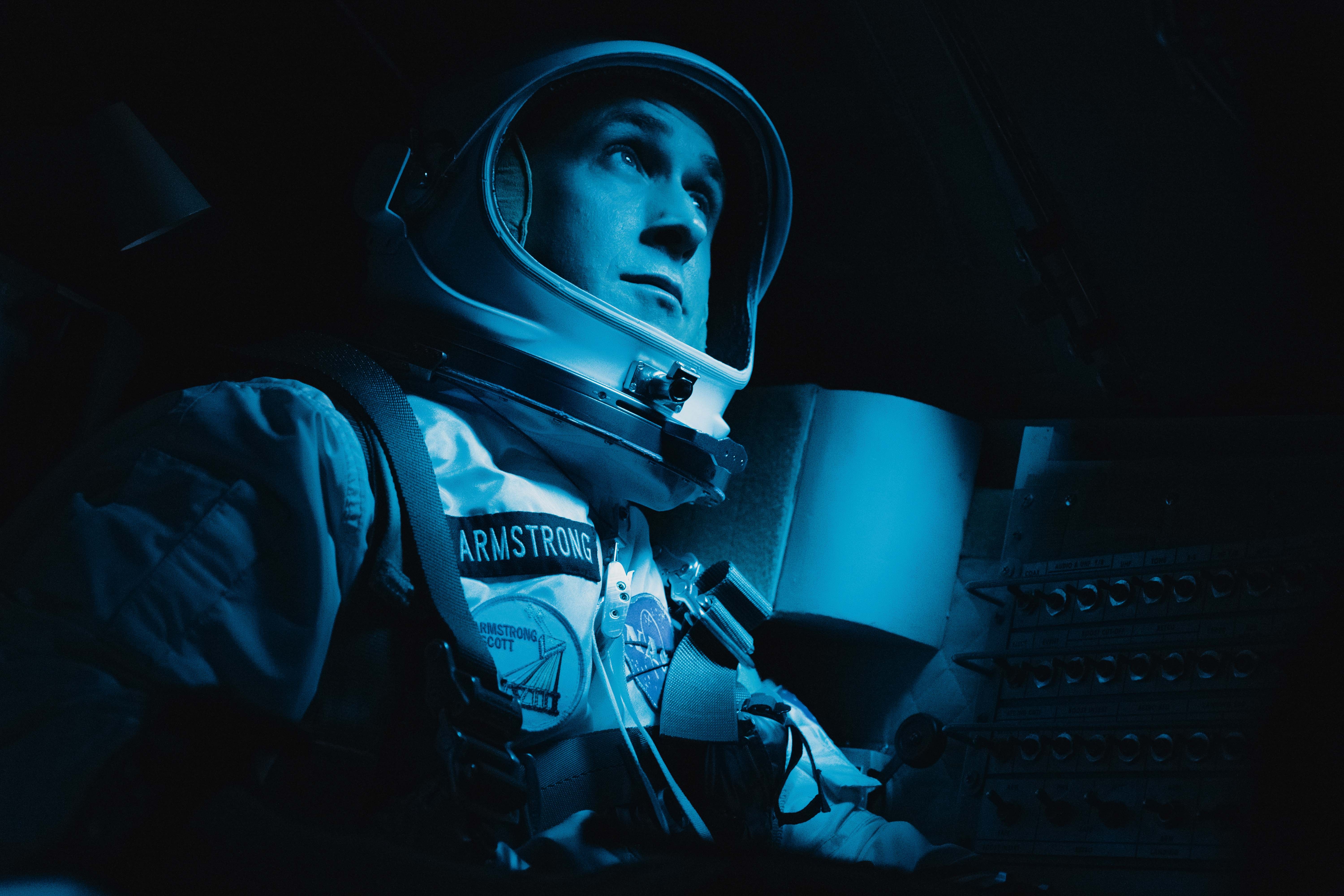 Tai tu Ryan Gosling duoc ngoi khen khi vao vai Neil Armstrong hinh anh