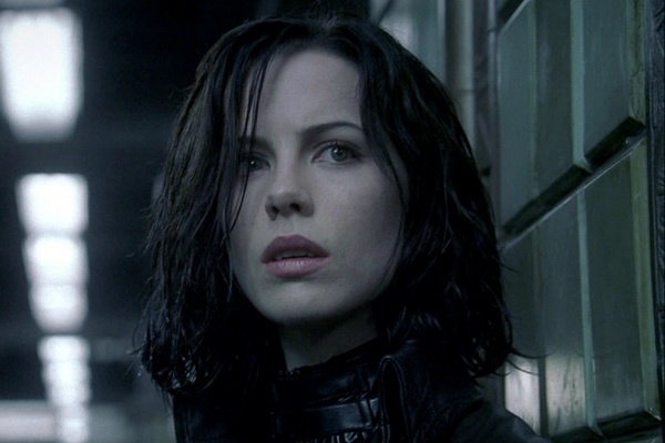 Nguoi dep ‘Underworld’ tung suyt sam vai Wonder Woman hinh anh