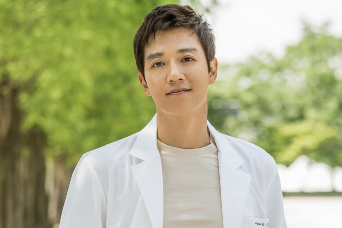 Kim Rae-won vao vai ong trum ra tranh cu tong thong trong phim moi hinh anh