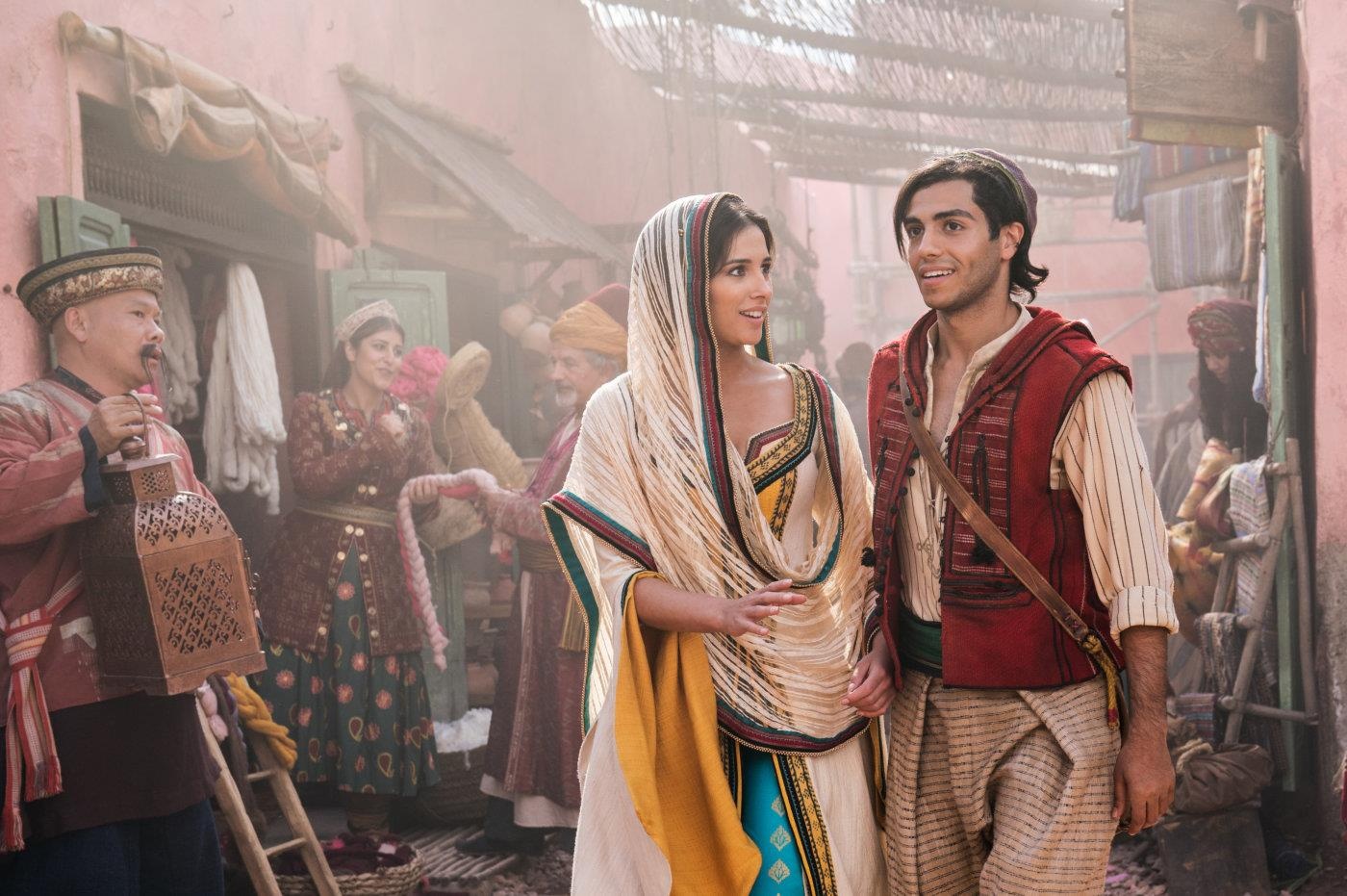 ‘Aladdin’ - xua tan noi nghi ngo bang su mau nhiem va hoanh trang hinh anh
