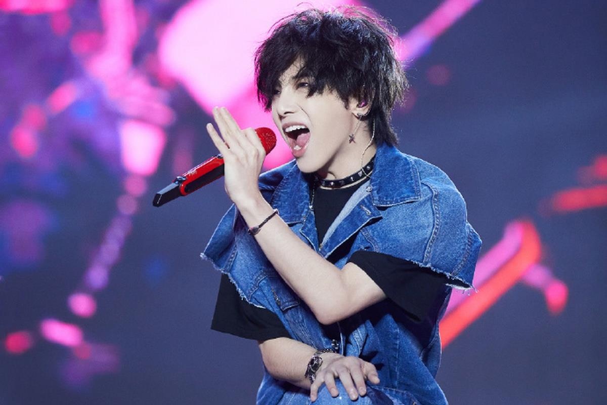 Dem nhac cua Hoa Than Vu ban sach 30.000 ve trong 3 giay hinh anh