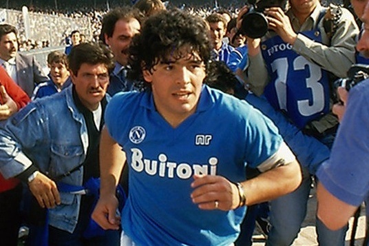 Vi sao Diego Maradona tung bi nguoi Naples ngoanh mat? hinh anh