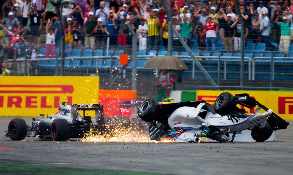 Vu tai nan kinh hoang cua Massa o ngay goc cua dau tien hinh anh