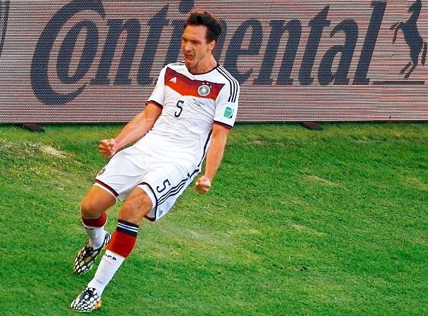 M.U co the ky hop dong voi Mats Hummels trong tuan nay hinh anh