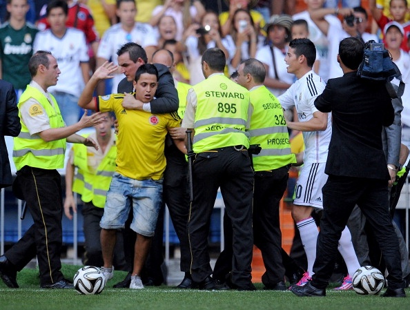 Fan cuong lao vao san an mung James Rodriguez ra mat Real hinh anh