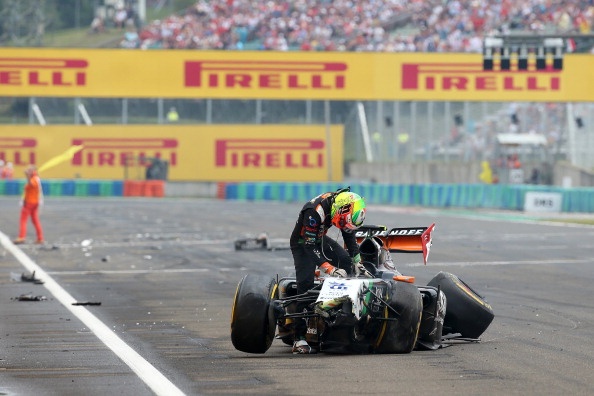 Pha tai nan khien chiec xe cua Sergio Perez nat bet hinh anh