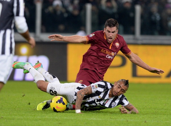 De co Strootman, M.U phai tra 100 trieu euro hinh anh