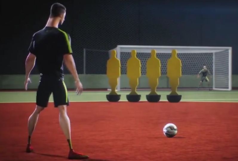 Cu sut phat hoan hao cua Ronaldo trong clip quang cao hinh anh