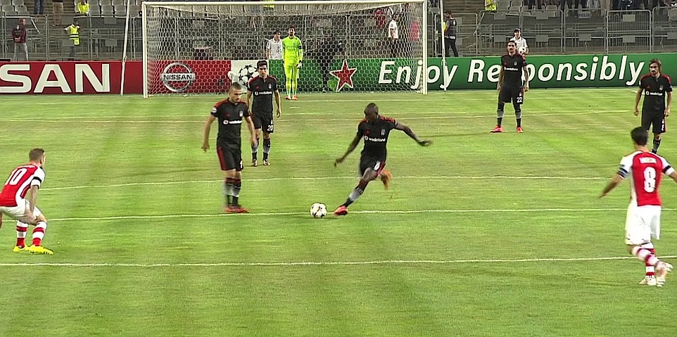 Cuu sao Chelsea suyt sut tung luoi Arsenal tu giua san hinh anh