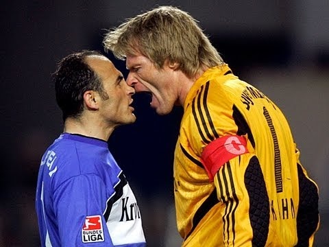 Nhung tinh huong thieu kiem che cua Oliver Kahn hinh anh