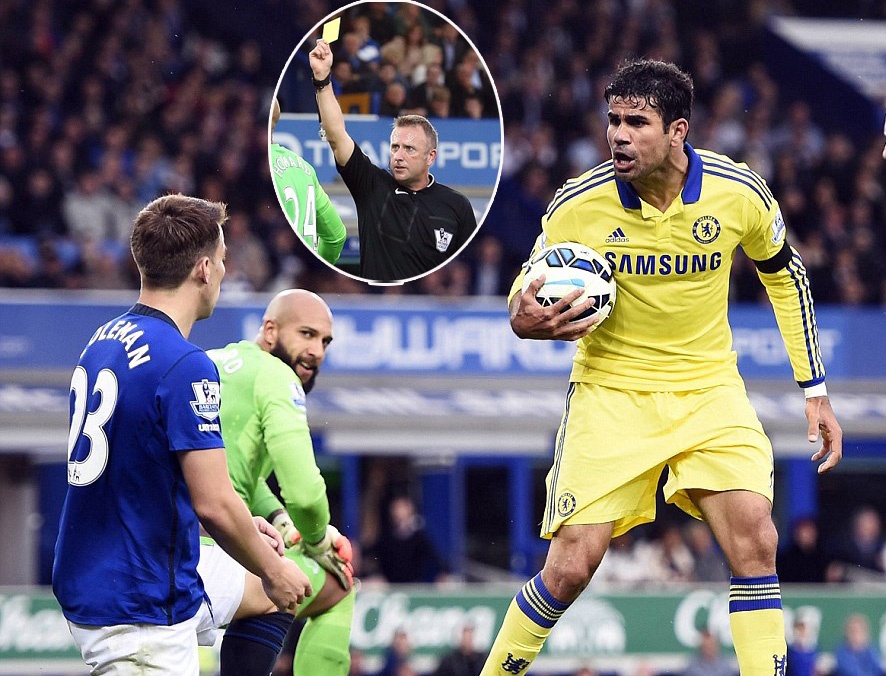 Trong tai mac sai lam he thong o tran Everton 3-6 Chelsea hinh anh