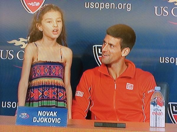 Djokovic gay ngac nhien khi moi ban gai nho tuoi hat hinh anh