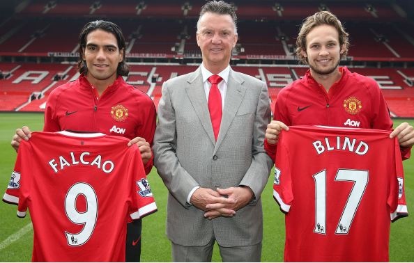 Van Gaal hao hung trong le ra mat Falcao, Blind hinh anh