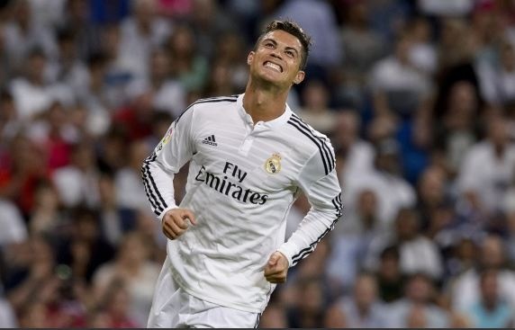 Cuu chu tich Real co xuy Ronaldo tro lai M.U hinh anh