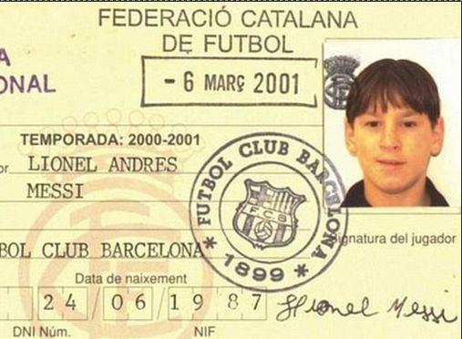 Messi khoe the hoc vien khi moi gia nhap Barcelona hinh anh