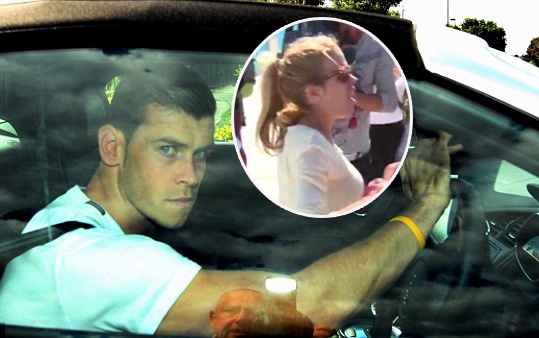 Bale lai xe chen qua chan fan nu hinh anh