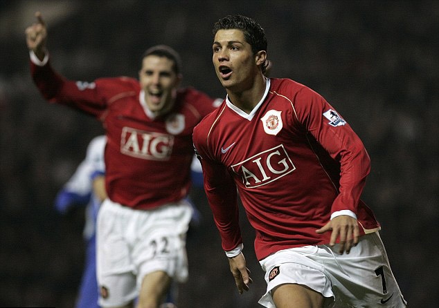 Sao M.U phat benh vi nhung cu dao chan cua Ronaldo hinh anh