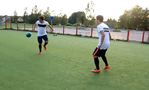 Cap anh em song sinh tai hien nhung tuyet ky trong FIFA 15 hinh anh