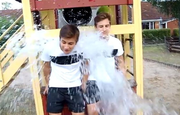 Man thu thach doi nuoc da an tuong cua Josef va Jakob hinh anh