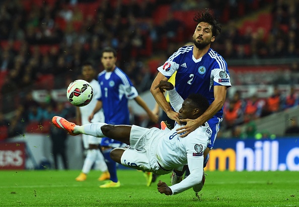 Lich thi dau 12/10: Tay Ban Nha trut gian, Anh gap kho hinh anh