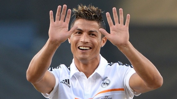 Ronaldo dat cot moc kho tin tren facebook hinh anh