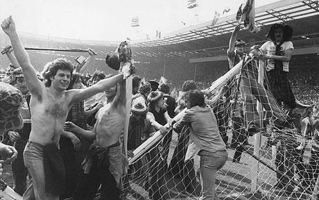 Man an mung chien thang kinh hoang cua cac fan Scotland hinh anh