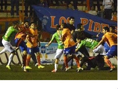 12 cau thu nhan the do sau man hon chien kinh hoang hinh anh