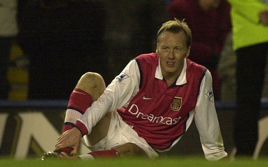 Cu da phan luoi nha het ban do cua Lee Dixon hinh anh