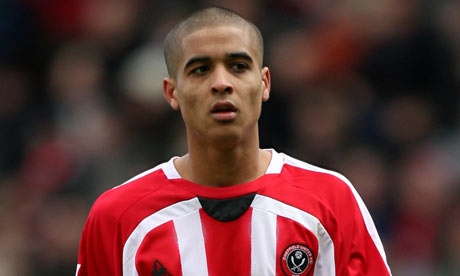 Cu danh dau rung chuyen cau mon doi nha cua Kyle Naughton hinh anh