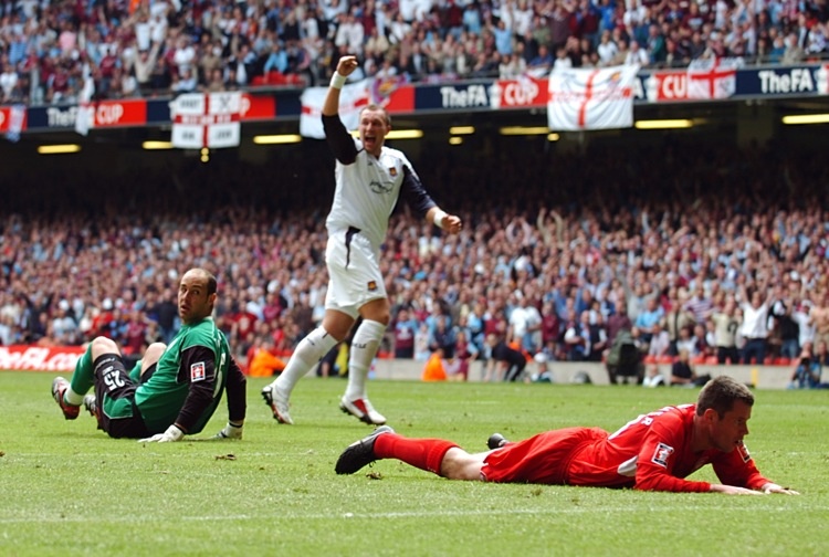 10 ban phan luoi nha kho tin nhat lang bong da Anh hinh anh