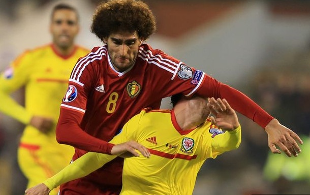 Fellaini choi cui cho khien sao Liverpool do mau hinh anh