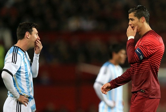 Ronaldo va Messi to ra than thien o lan so tai thu 27 hinh anh