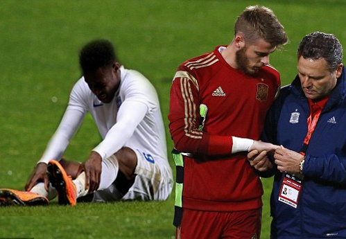 Van nan chan thuong tan pha dai chien Arsenal - M.U hinh anh