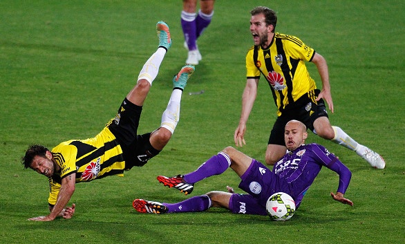 Cau thu nhan the do sau 17 giay vao san thay nguoi hinh anh