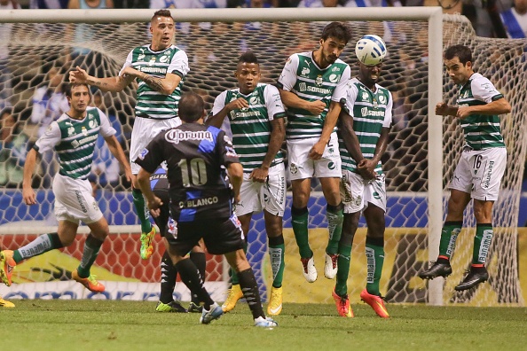 Lao tuong Cuahtemoc Blanco ghi ban tu cu sut phat tinh quai hinh anh