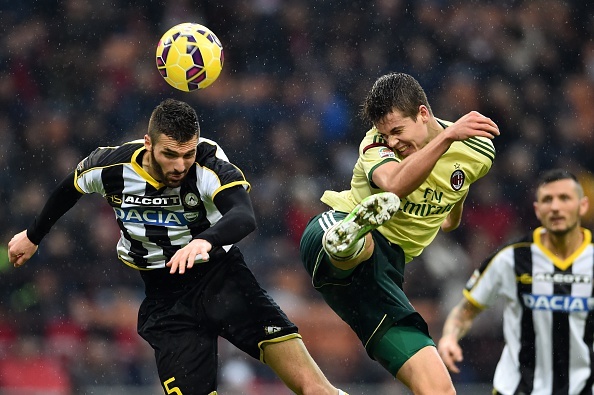 AC Milan 2-0 Udinese: Rossoneri tra no thanh cong hinh anh