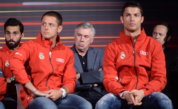 Ronaldo vang tuc voi Chicharito va dan em o Real Madrid hinh anh