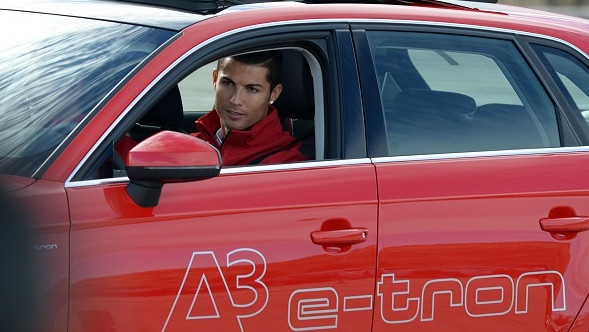 Ronaldo the hien kha nang 'om cua' sau vo-lang hinh anh